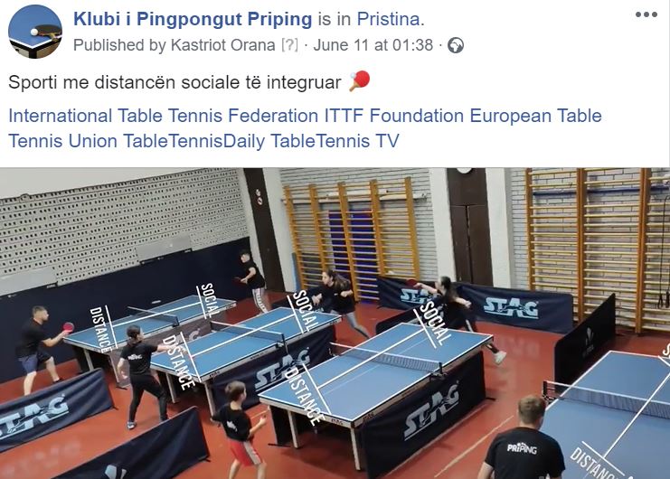 Sporti i pingpongut me distancen sociale te integruar